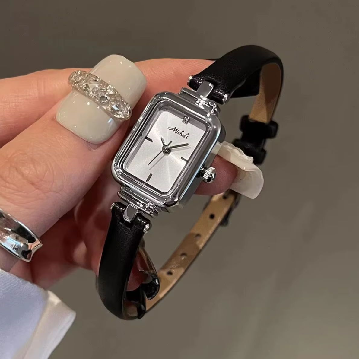 Luxury Watch With Leather Strap - 高級ヴィンテージレディースウォッチ 本革ストラップ 小型長方形文字盤 クォーツ腕時計 エレガントなドレスウォッチ 女性用時計