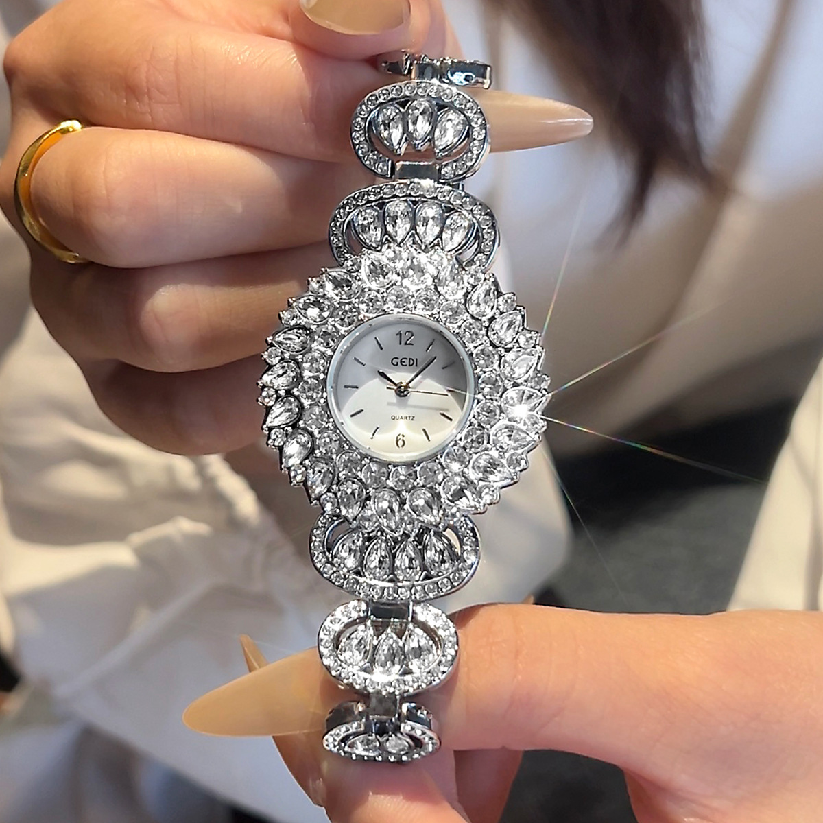 UTHAI CQ443 ファッショナブルな高級星空ブレスレッ - Luxury Watch For Girls のレビューと価格