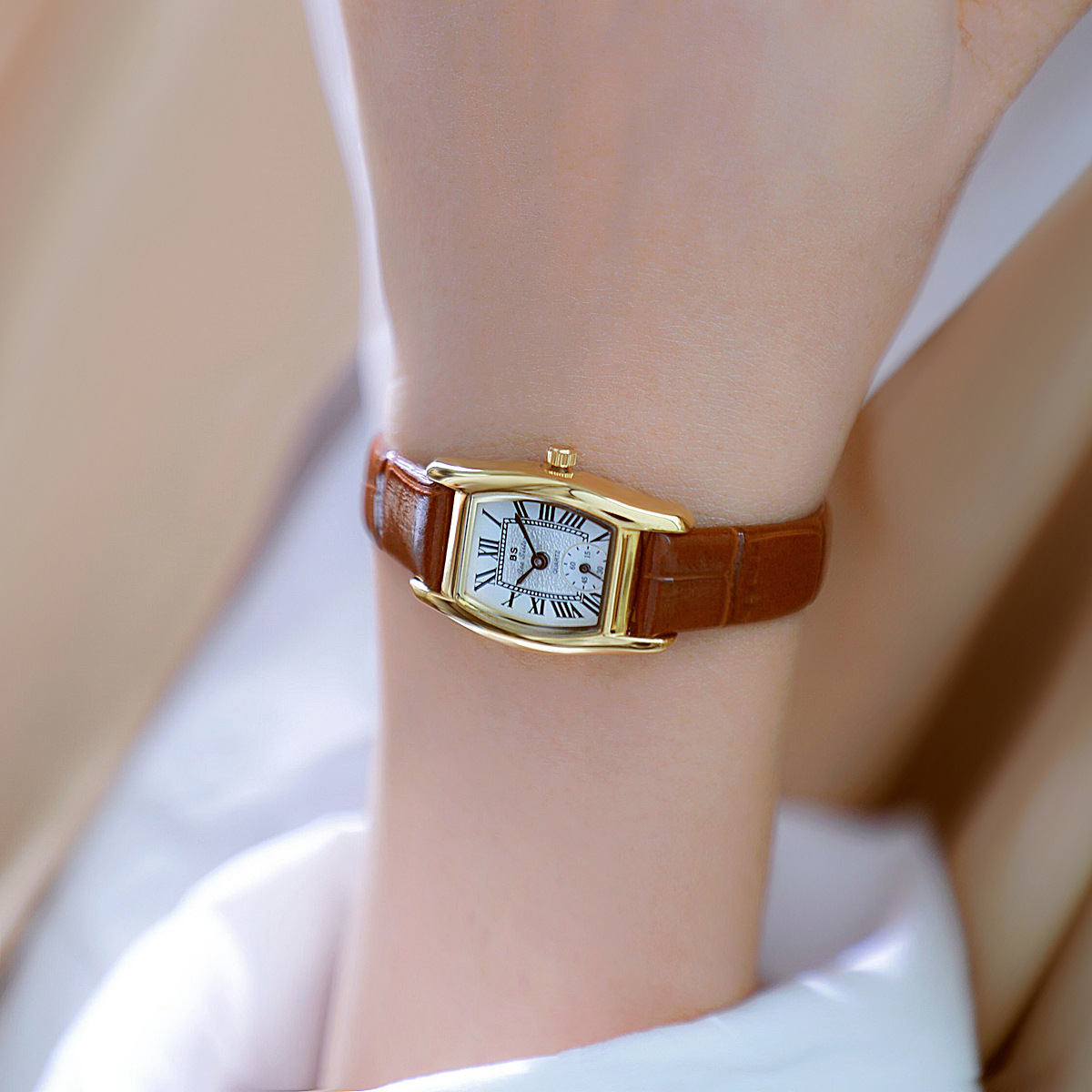 BS レディース腕時計多用途レトロスタイル高級ブランドレザー - Luxury Watch With Leather Strap のレビューと価格