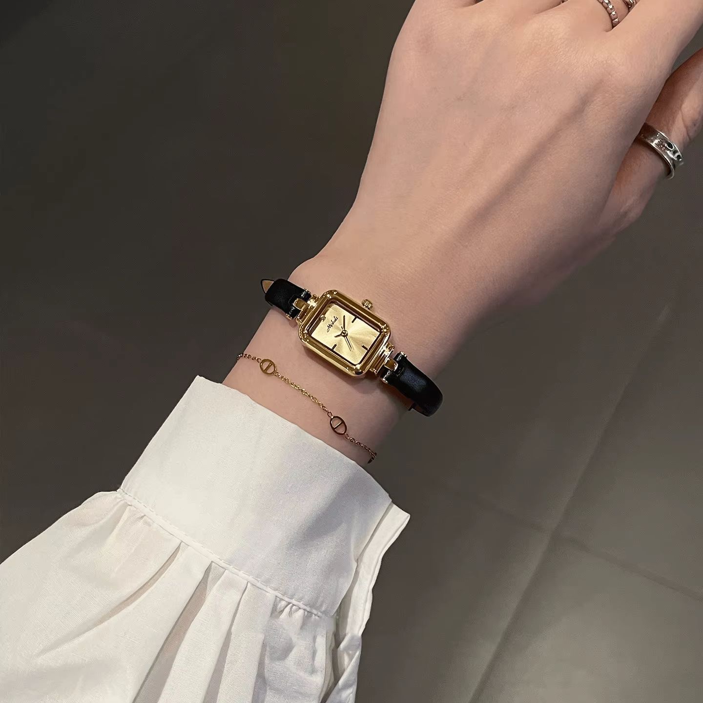 高級ヴィンテージレディースウォッチ 本革ストラップ 小型長方 - Luxury Watch With Leather Strap のレビューと価格