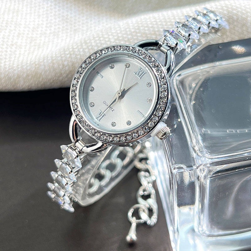 UTHAI CQ383 ファッショナブルな女性用腕時計ブレス - Luxury Watch For Girls のレビューと価格