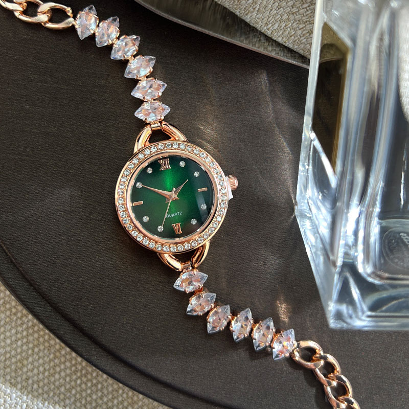 UTHAI CQ383 ファッショナブルな女性用腕時計ブレス - Luxury Watch For Girls のレビューと価格